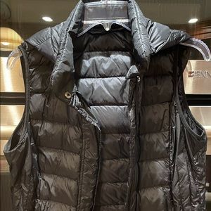 Women’s light puffer vest